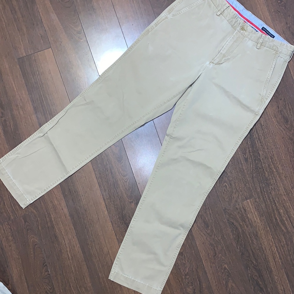 Cremieux Khaki pants. Size 32x32.
